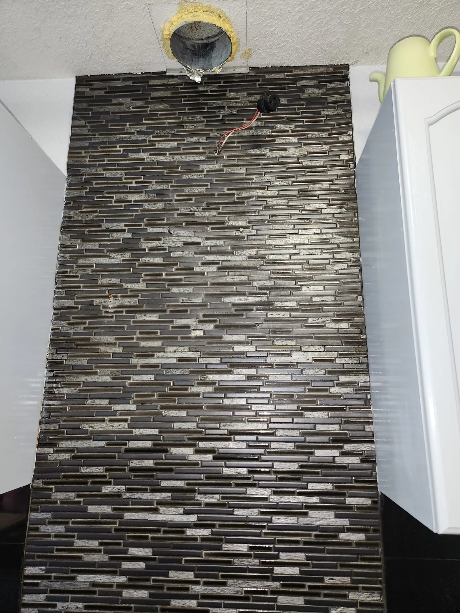 Kitchen before range hood installation