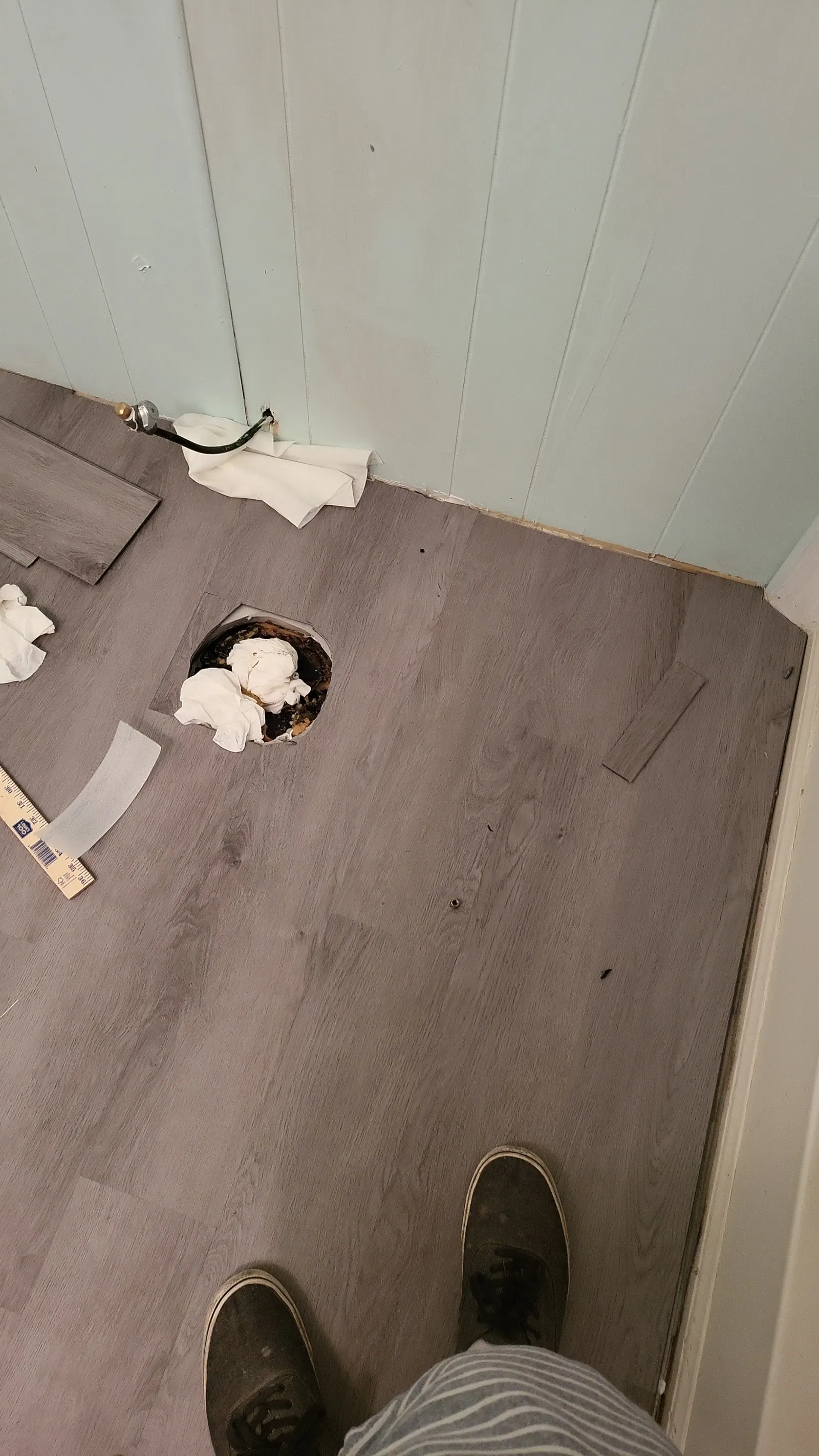 PalmPro installing laminate flooring